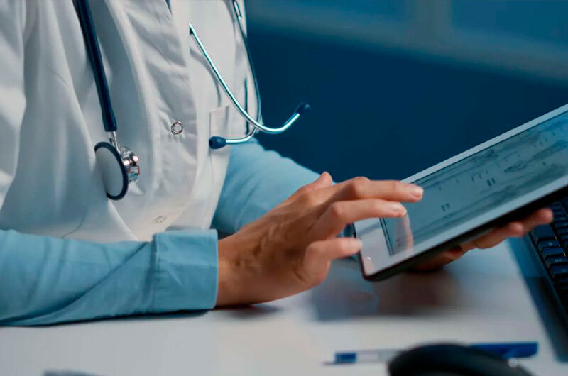 ROI-real-e-ganho-de-eficiência-Práticas-e-cases-da-automação-no-atendimento-em-Saúde